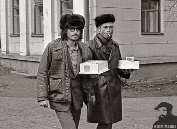 Парень гениально миксует советские и голливудские фильмы, создавая новую альтернативную реальность