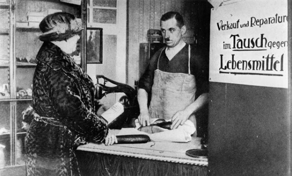 Германия в эпоху гиперинфляции: исторические кадры 1920-х годов