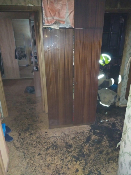 Пожарные спасли двух пенсионеров из горящих квартир в Зеленограде
