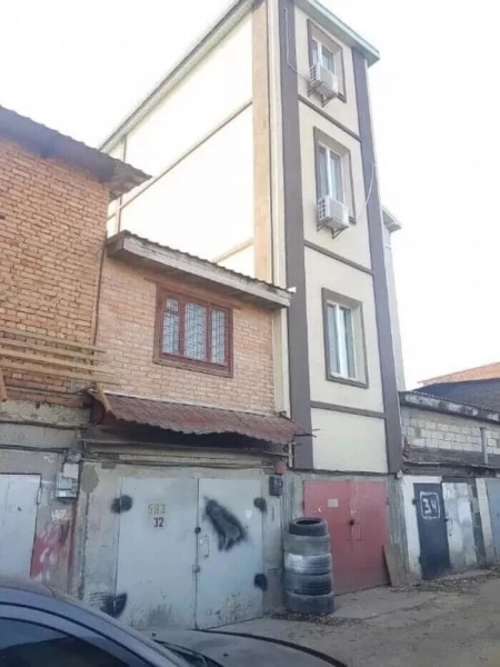 Царь-гаражи и другие необычные и незаконные постройки, в которых живут люди