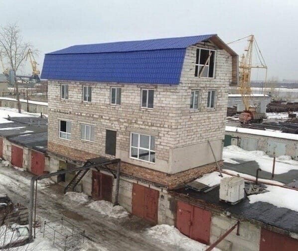 Царь-гаражи и другие необычные и незаконные постройки, в которых живут люди