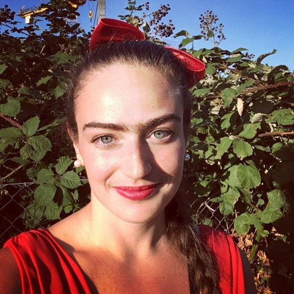 Девушка перестала удалять волосы на лице, приняв себя такой, как есть и вот, как она, теперь выглядит