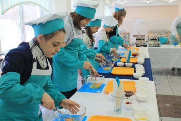Мастер-класс по приготовлению венских вафель провели в зеленоградской школе №1353