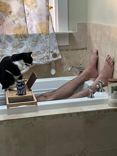 17 фотографий, которые доказывают, что этот мир не создан для высоких людей