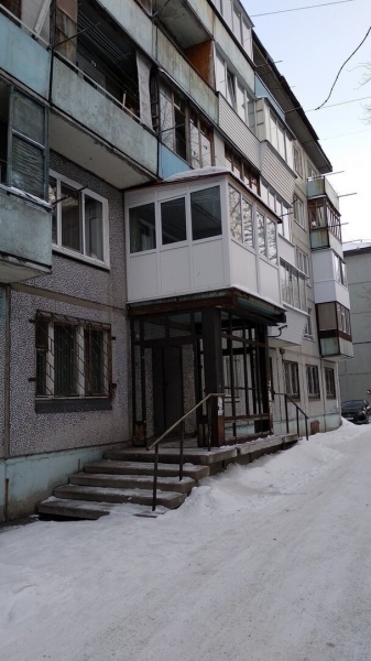 17 самых суровых российских балконов, дизайн которых видно с улицы