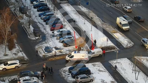 Автомобиль сбил 18-летнего юношу в 16 микрорайоне