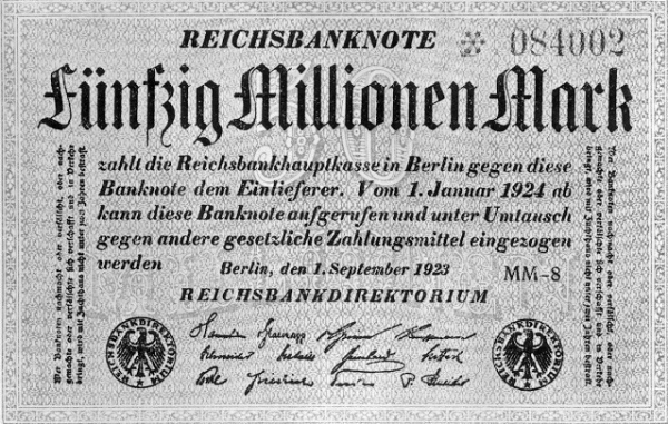 Германия в эпоху гиперинфляции: исторические кадры 1920-х годов