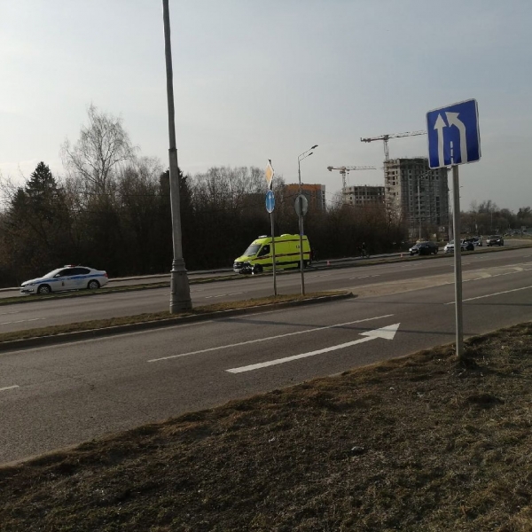 Во дворе 14 микрорайона таксист сбил пьяного велосипедиста