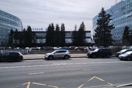 Несколько частных машин повредил автомобиль коммунальной службы