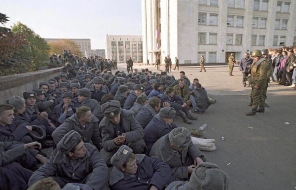 Сильные кадры из лихих 90-х, которые окунут вас в прошлое