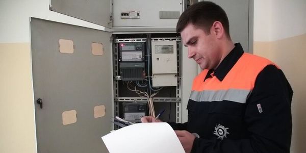 Депутат МГД Козлов: Удостоверения работников ЖКХ с QR-кодом помогут защитить жителей от мошенников
