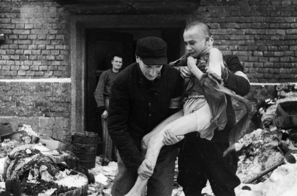 20 фото из лагеря в Освенциме, о котором мы обязаны помнить