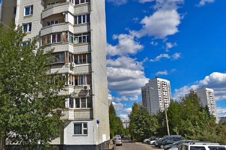 Мужчина устроил стрельбу очередями из автомата в 16 микрорайоне