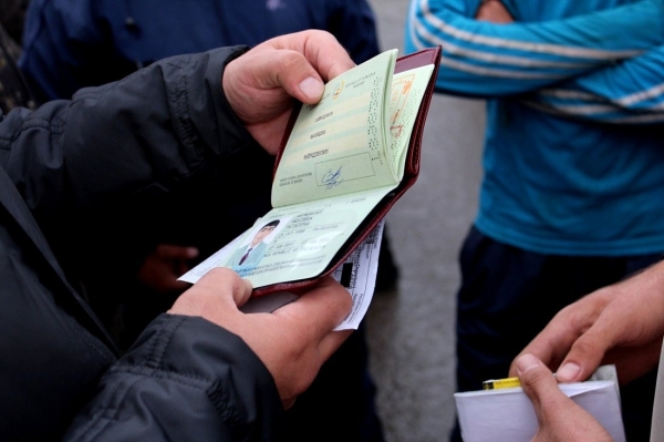 В Зеленограде поймали мигранта с поддельными правами