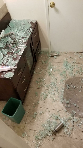 19 бытовых провалов в домах людей, которые не только принесли разрушение, но и испортили им день