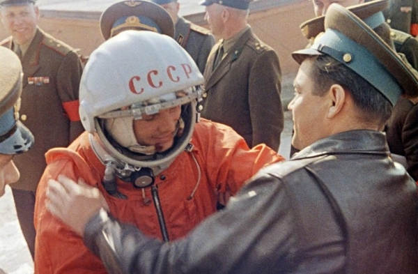 Знаете, какой праздник мы будем отмечать 12 апреля? Ответы зеленоградцев