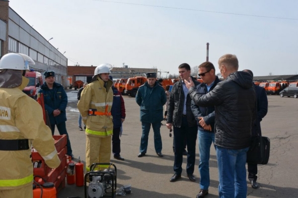 Смотр готовности поливомоечной техники для ликвидации природных пожаров провели в Зеленограде