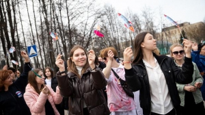 В Солнечногорске более 100 человек приняли участие в масштабном флешмобе «Мы первые» в День космонавтики