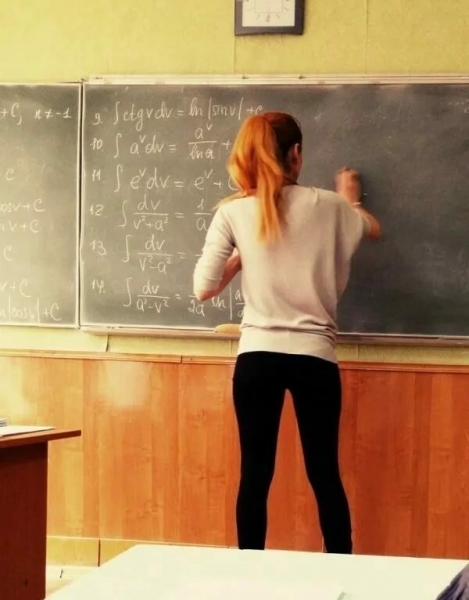 20 молодых учительниц и практиканток, на уроках которых нет проблем с посещаемостью
