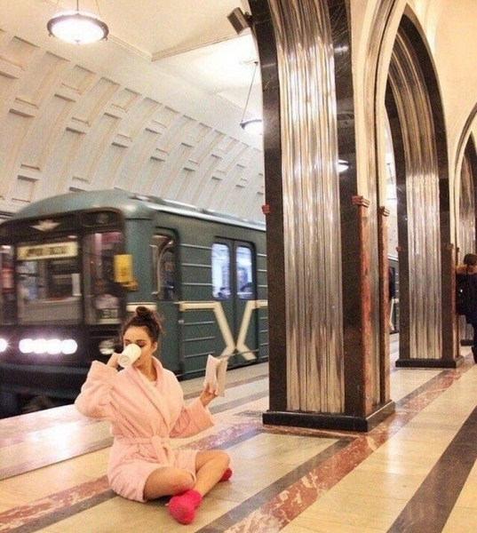 20 забаных фотографий прямиком из метро, которые доказывают, что это совершенно особенный мир