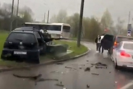 Кроссовер врезался в легковушку на «турбокруге» в 23 микрорайоне 
