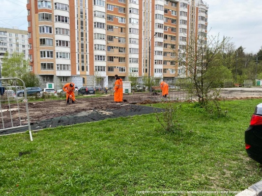 Заместитель префекта Зеленограда посетил дворы и зоны отдыха, в которых сейчас проводится благоустройство
