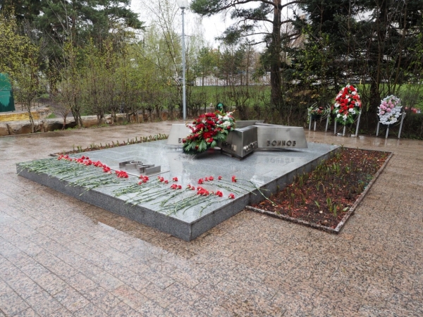 Надгробная плита, валун и пирамидка: малоизвестные мемориалы, посвященные героям Великой Отечественной войны