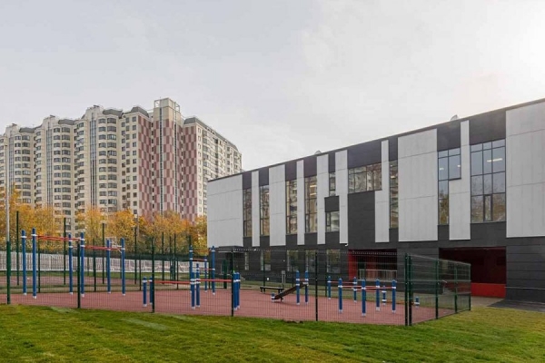 ​​​​​​​В этом году запустили масштабную программу реконструкции школьных дворов – Собянин