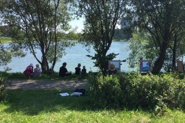 Детей и взрослых приглашают присоединиться к творческим пленэрам «Городской пейзаж»