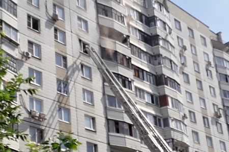 В новой части Зеленограда загорелась квартира