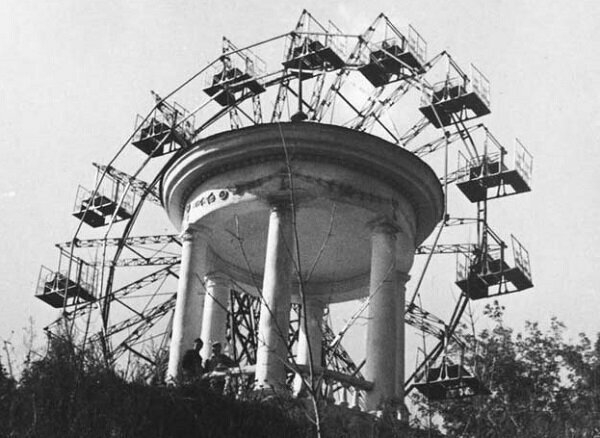 10 фотографий одного дня в парке любимых советских аттракционов
