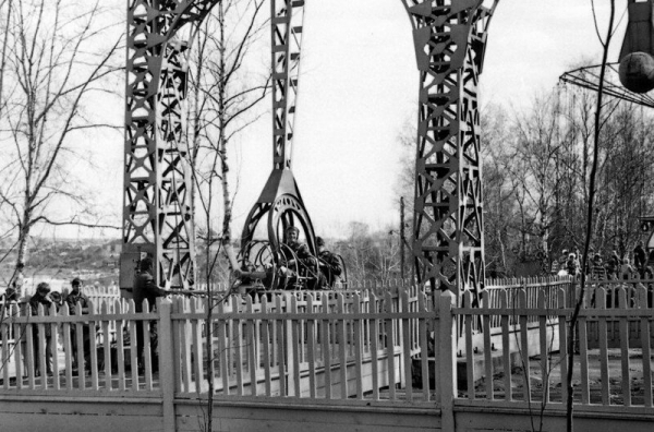 10 фотографий одного дня в парке любимых советских аттракционов