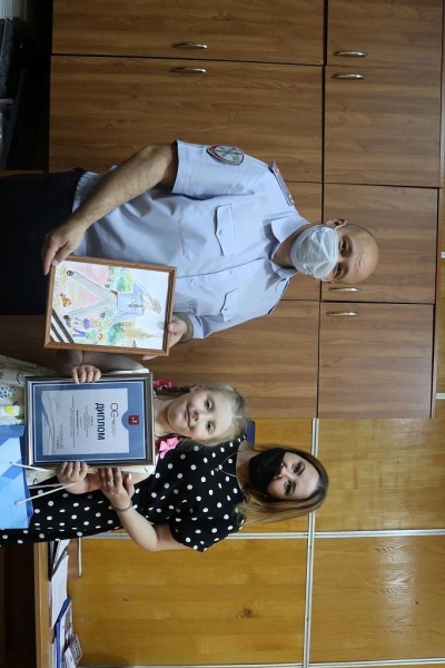 В УВД по ЗелАО состоялось награждение призера конкурса детского творчества «Полицейский Дядя Степа» 