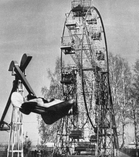 10 фотографий одного дня в парке любимых советских аттракционов