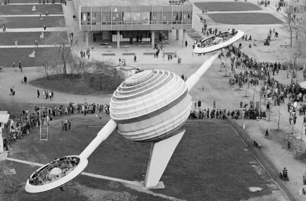 10 фотографий одного дня в парке любимых советских аттракционов