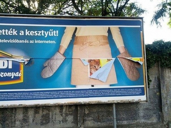 18 рекламных объявлений, которые, благодаря своему расположению, невольно поднимают настроение прохожим