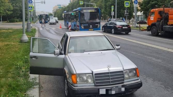 На Центральном проспекте Зеленограда 16-летний водитель «Мерседеса» врезался в автобус