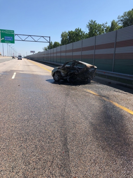 Два человека сгорели заживо в автомобиле на трассе М11