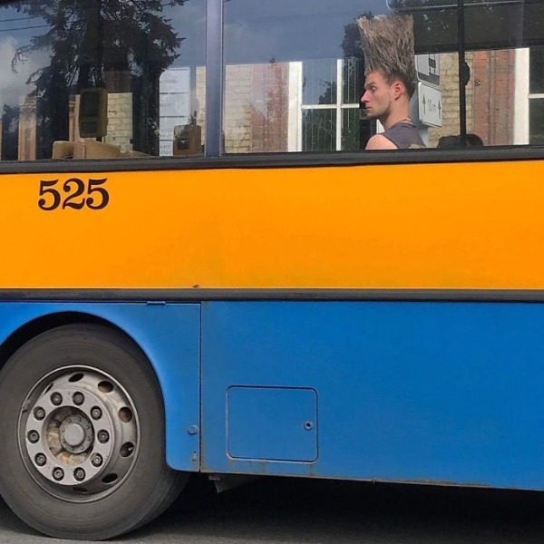 20 фото странных пассажиров, которых можно увидеть в общественном транспорте
