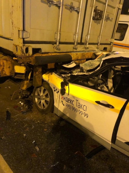 Два человека погибли в ДТП на Ленинградке рядом с Зеленоградом