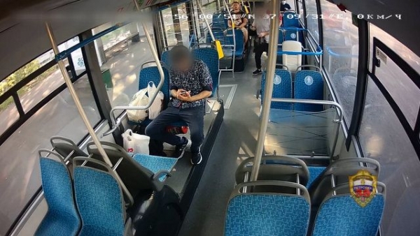 Приезжий украл у пассажирки автобуса телефон стоимостью 70 тысяч рублей