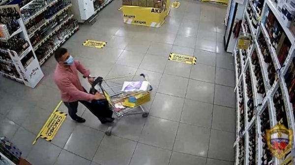 Двое приезжих мужчин украли из магазина в Зеленограде алкогольной продукции на 46 тысяч рублей