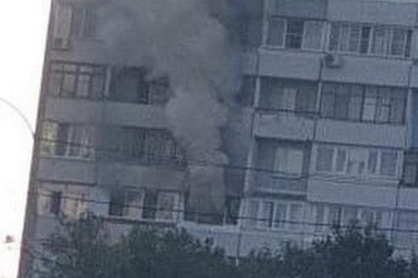 В 9-м микрорайоне из пожара вывели трех человек
