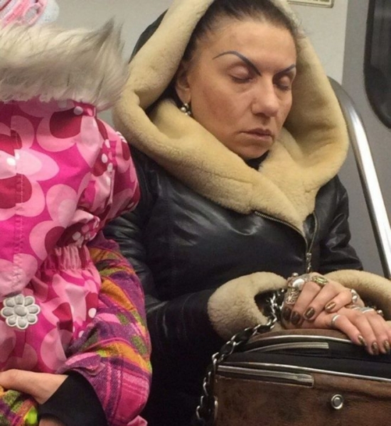 20 «умопомрачительных красоток», которые погнались за модой, но в итоге испортили свою внешность