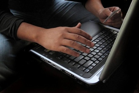 Юношу задержали по подозрению в интернет-мошенничестве