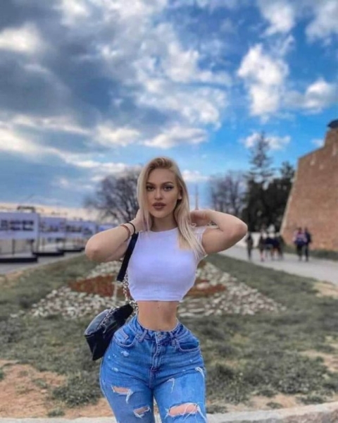 20 персонажей, которые решили приукрасить внешность с помощью фотошопа и утратили над собой контроль