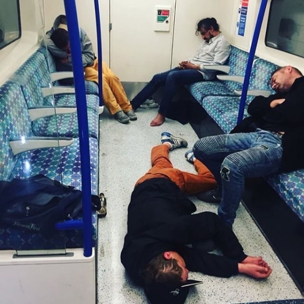 20 чудаковатых пассажиров, которых можно увидеть в метро
