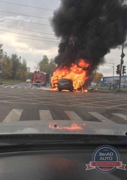 Два автомобиля сгорели в результате ДТП в Северной промзоне