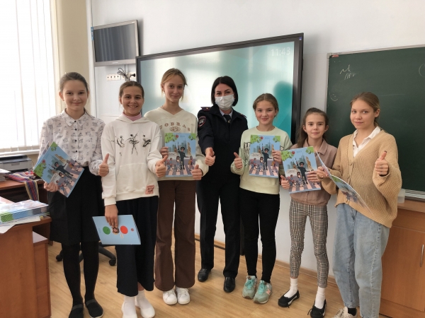 В Зеленограде автоинспекторы провели урок дорожной безопасности для школьников