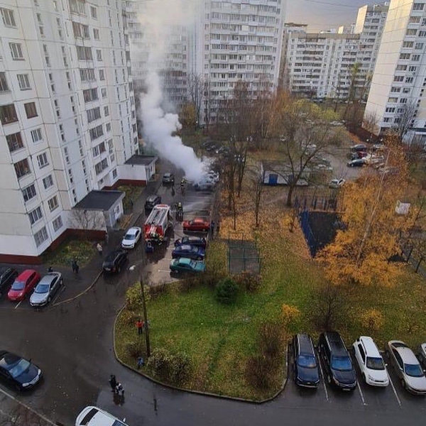 Минивэн сгорел в 6 микрорайоне